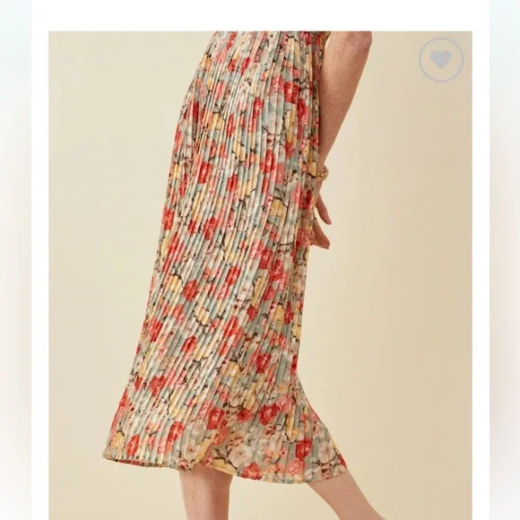 Floral dress with flutter sleeve and pleated skirt - Picture 5 of 9